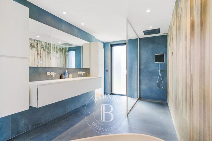 Image No.7-6 Bed House for sale