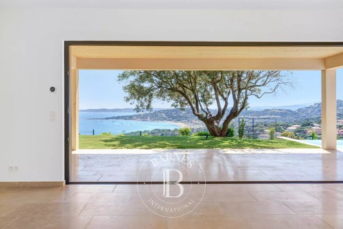 Image No.2-4 Bed House for sale