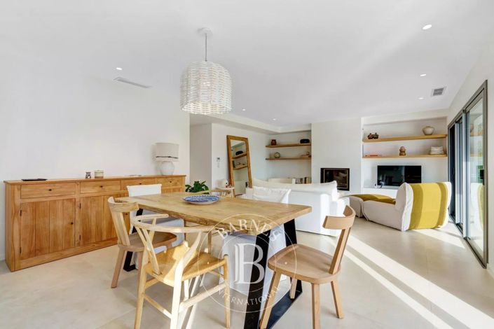 Image No.6-3 Bed House for sale