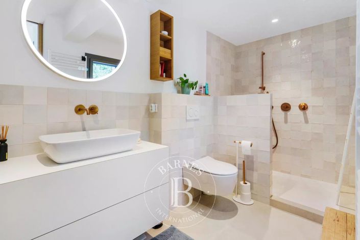 Image No.8-3 Bed House for sale