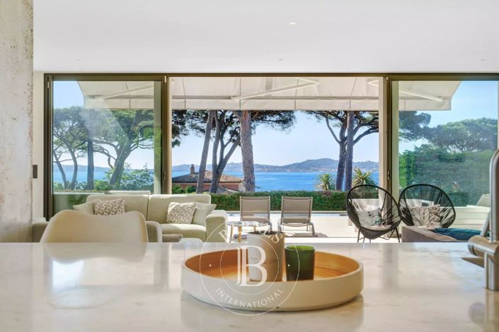 Image No.2-4 Bed House for sale