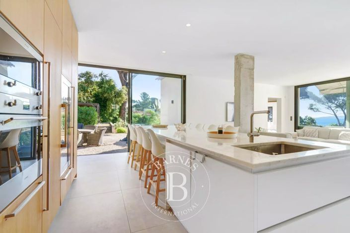 Image No.3-4 Bed House for sale