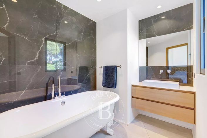 Image No.5-4 Bed House for sale