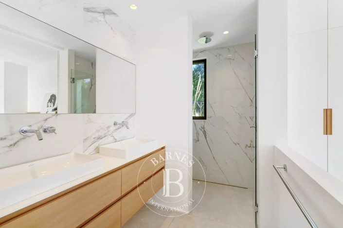 Image No.6-4 Bed House for sale