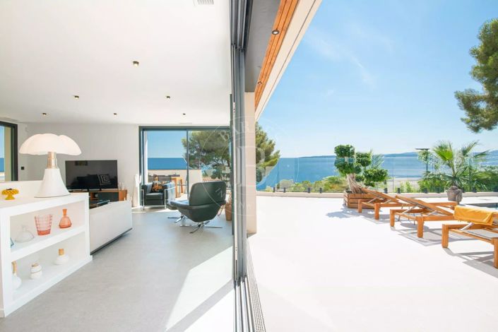Image No.1-5 Bed House for sale