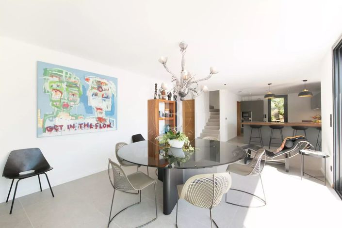 Image No.9-5 Bed House for sale