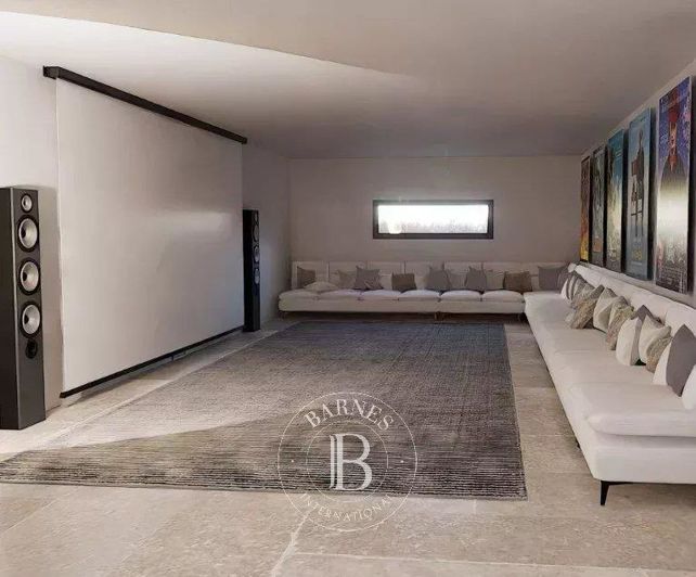 Image No.16-7 Bed House for sale