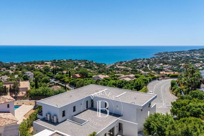 Image No.2-7 Bed House for sale