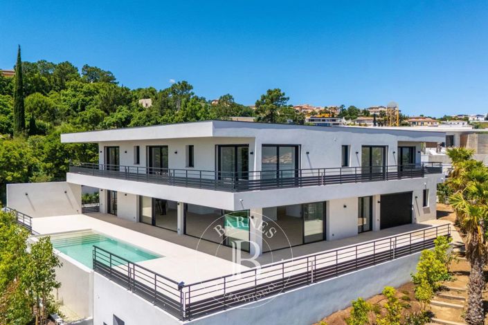 Image No.22-7 Bed House for sale