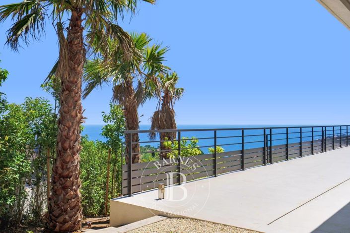 Image No.24-7 Bed House for sale