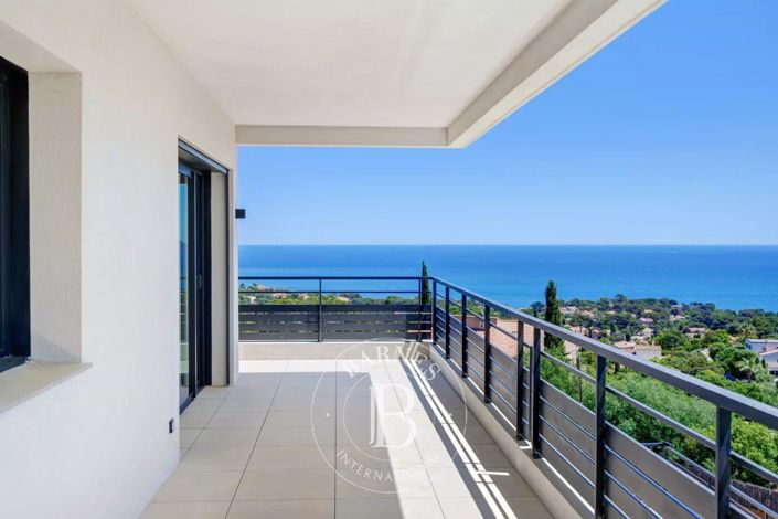 Image No.26-7 Bed House for sale