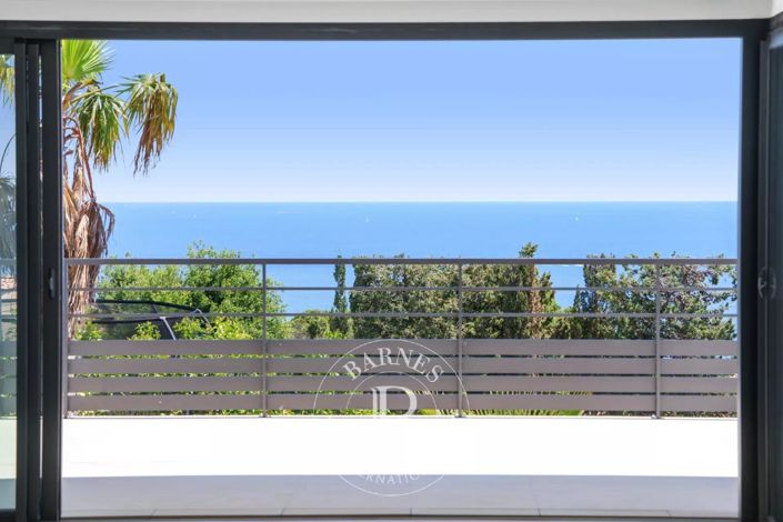 Image No.28-7 Bed House for sale