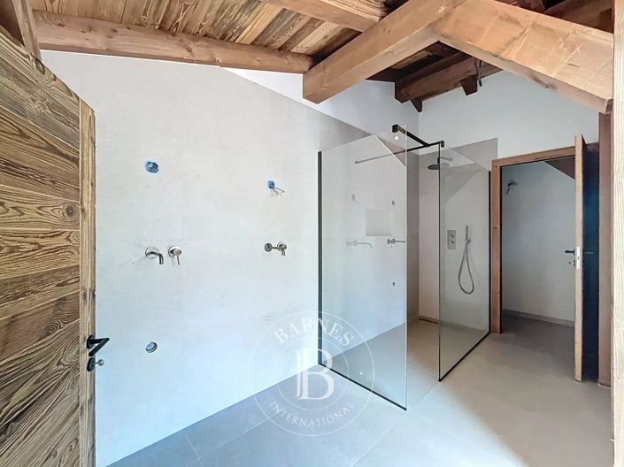 Image No.23-5 Bed House for sale