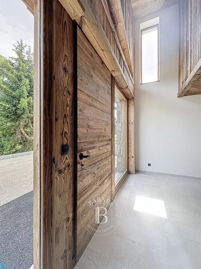 Image No.8-5 Bed House for sale