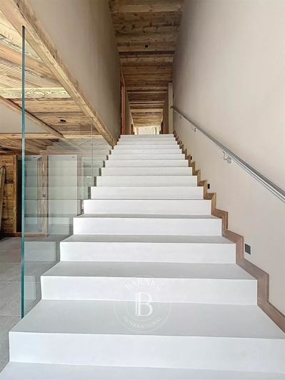 Image No.9-5 Bed House for sale