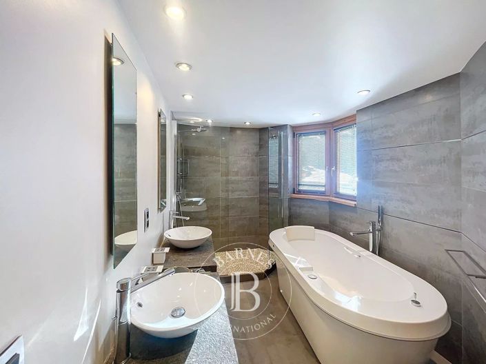 Image No.15-8 Bed House for sale