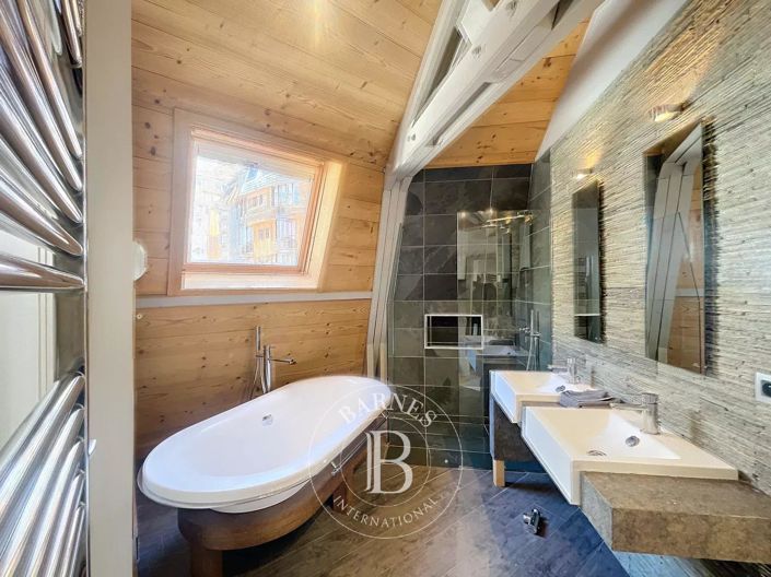 Image No.16-8 Bed House for sale