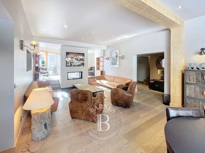 Image No.2-8 Bed House for sale