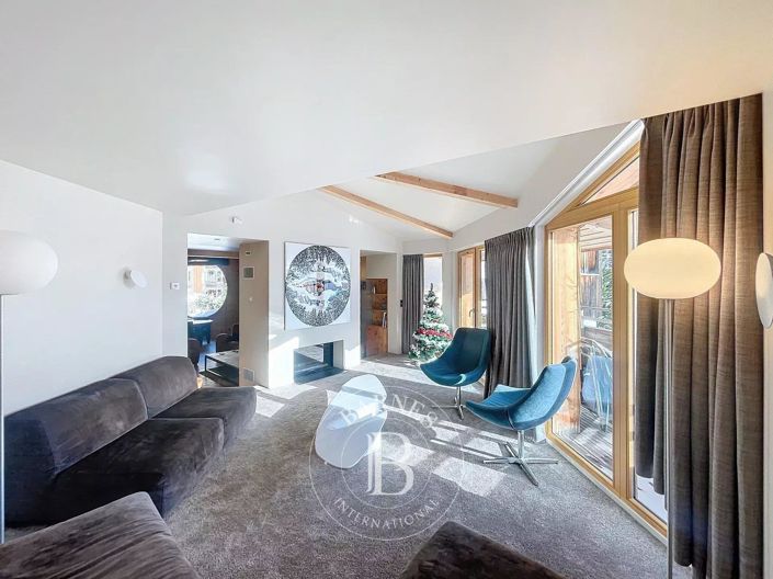 Image No.3-8 Bed House for sale