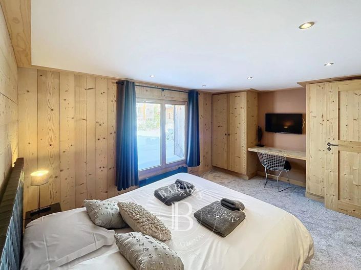 Image No.5-8 Bed House for sale