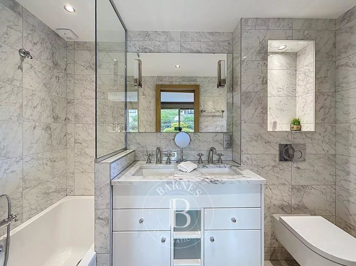 Image No.20-6 Bed House for sale