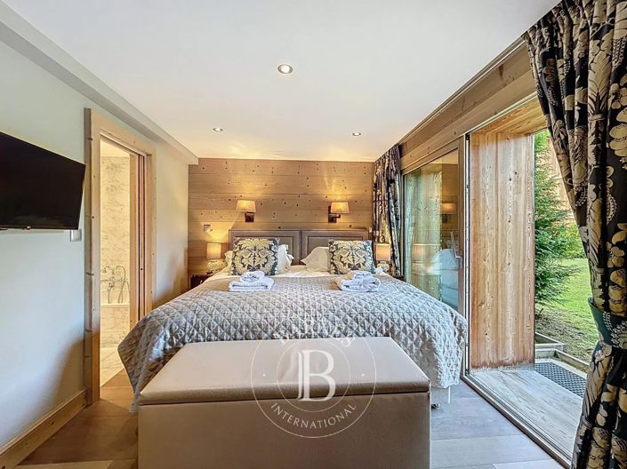 Image No.23-6 Bed House for sale