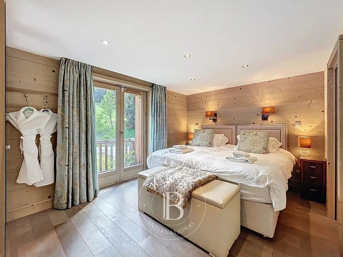 Image No.25-6 Bed House for sale