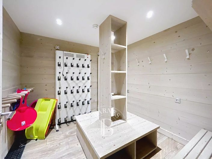 Image No.31-6 Bed House for sale