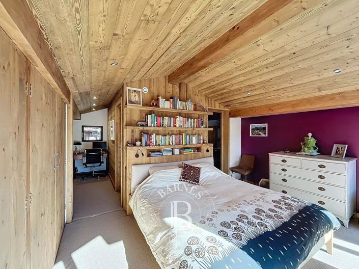 Image No.16-6 Bed House for sale