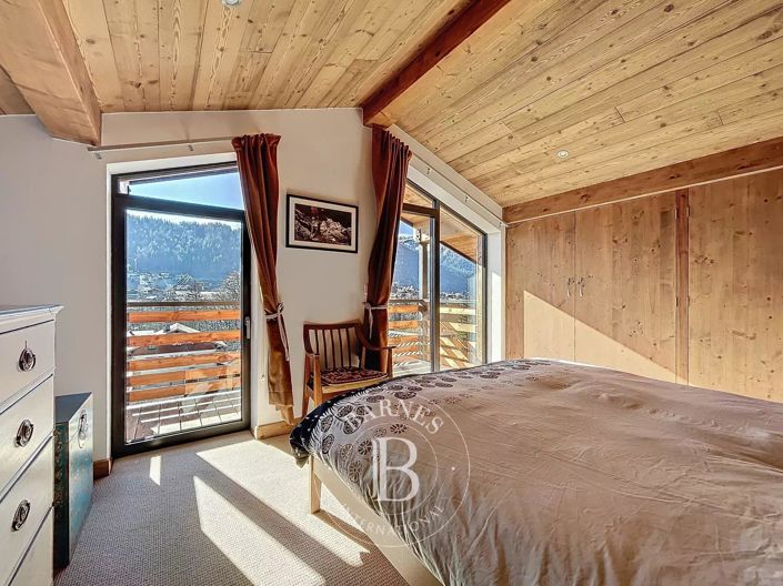 Image No.19-6 Bed House for sale