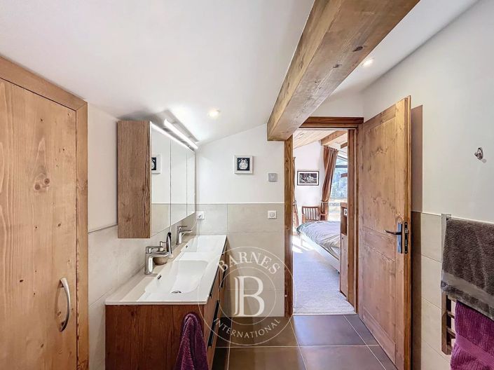 Image No.20-6 Bed House for sale