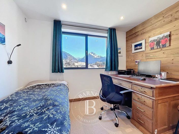 Image No.27-6 Bed House for sale