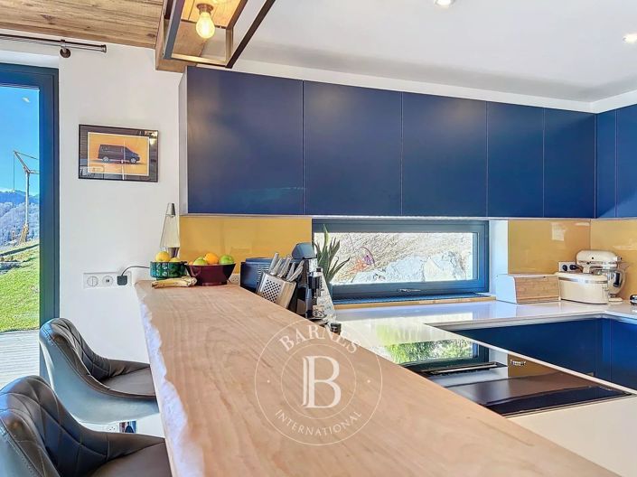 Image No.6-6 Bed House for sale