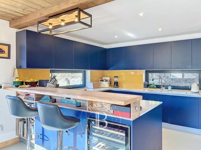 Image No.6-6 Bed House for sale