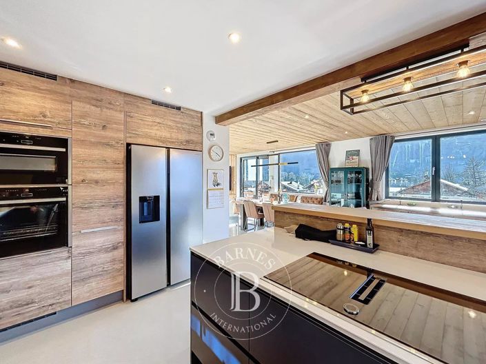 Image No.9-6 Bed House for sale