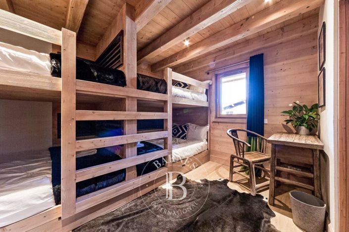 Image No.18-5 Bed Apartment for sale