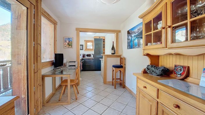 Image No.10-5 Bed House for sale