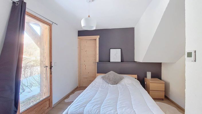 Image No.17-5 Bed House for sale