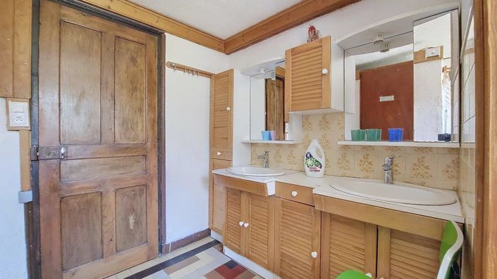 Image No.11-11 Bed House for sale