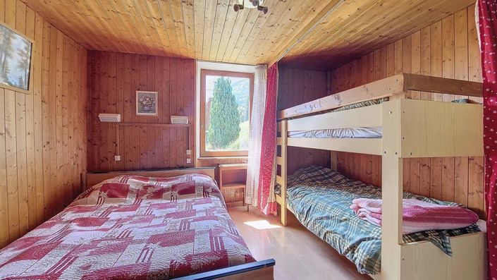 Image No.12-11 Bed House for sale