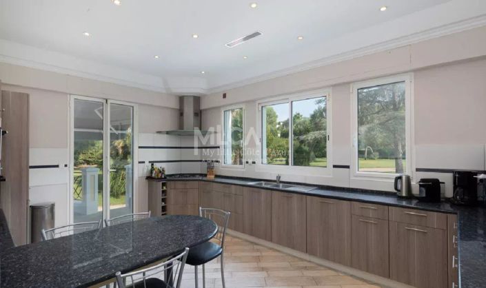 Image No.11-9 Bed House for sale