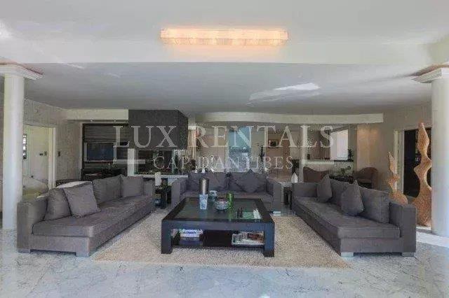 Image No.8-5 Bed House for sale