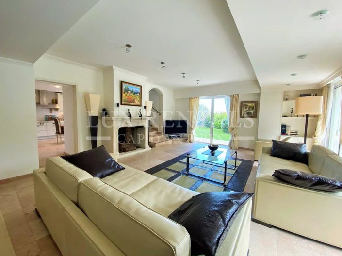 Image No.11-3 Bed House for sale