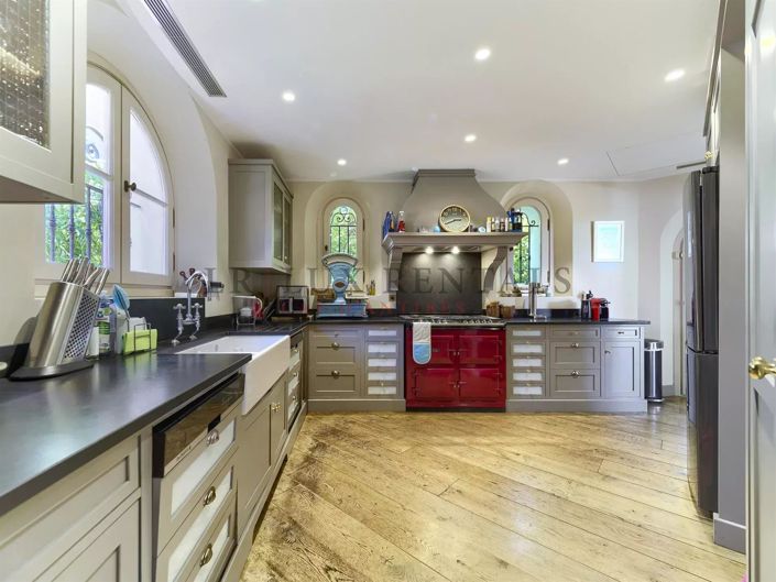 Image No.8-4 Bed House for sale