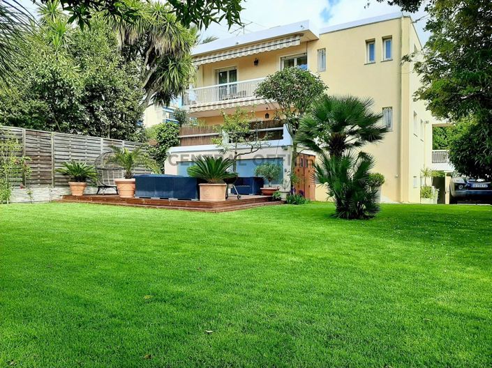 Image No.1-5 Bed House for sale