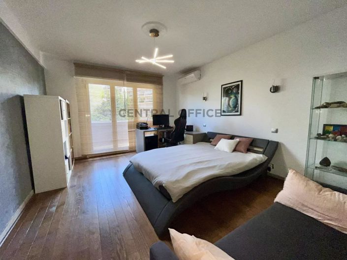 Image No.17-5 Bed House for sale