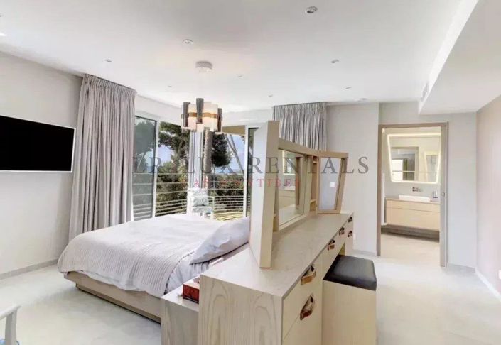 Image No.4-7 Bed House for sale