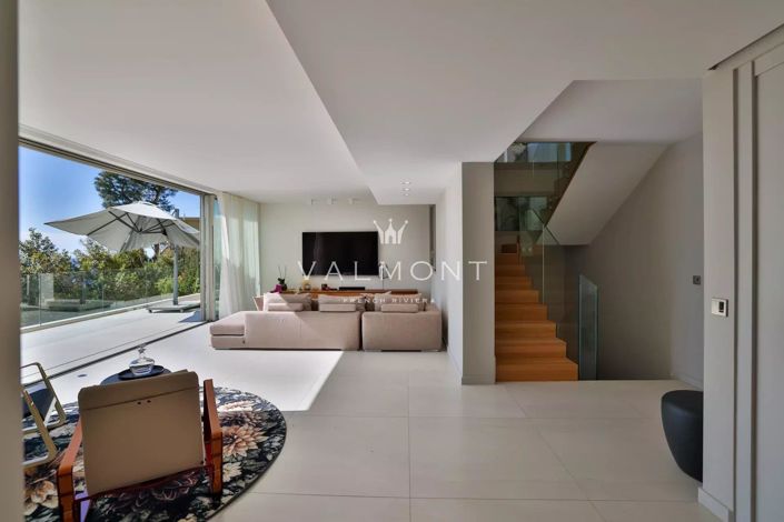 Image No.12-5 Bed House for sale