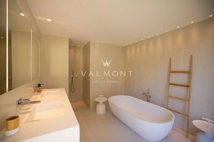 Image No.16-5 Bed House for sale