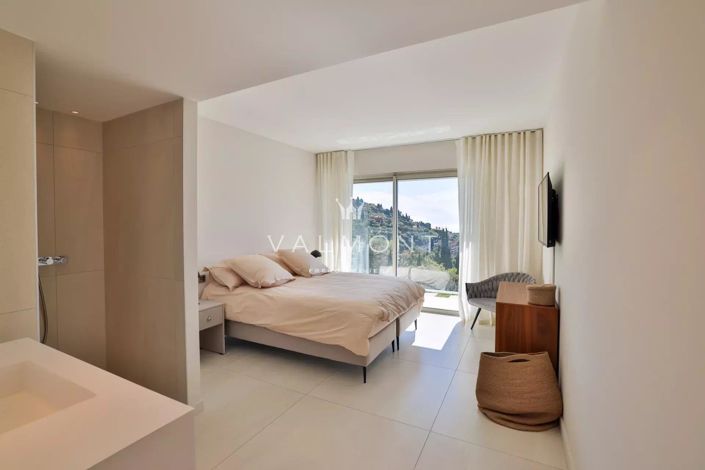 Image No.18-5 Bed House for sale